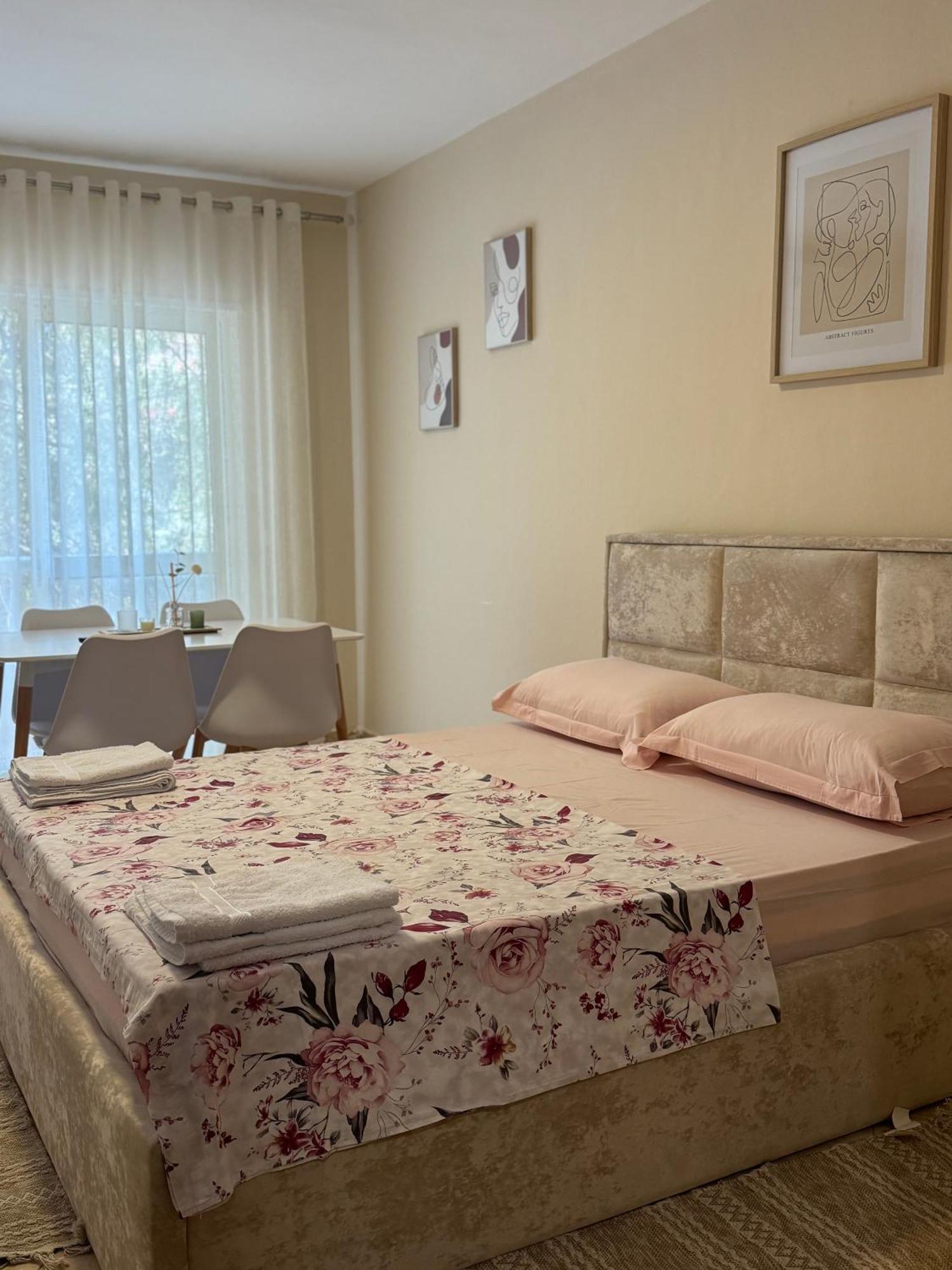 Sea & Gardenview Apartments Durrës Eksteriør billede